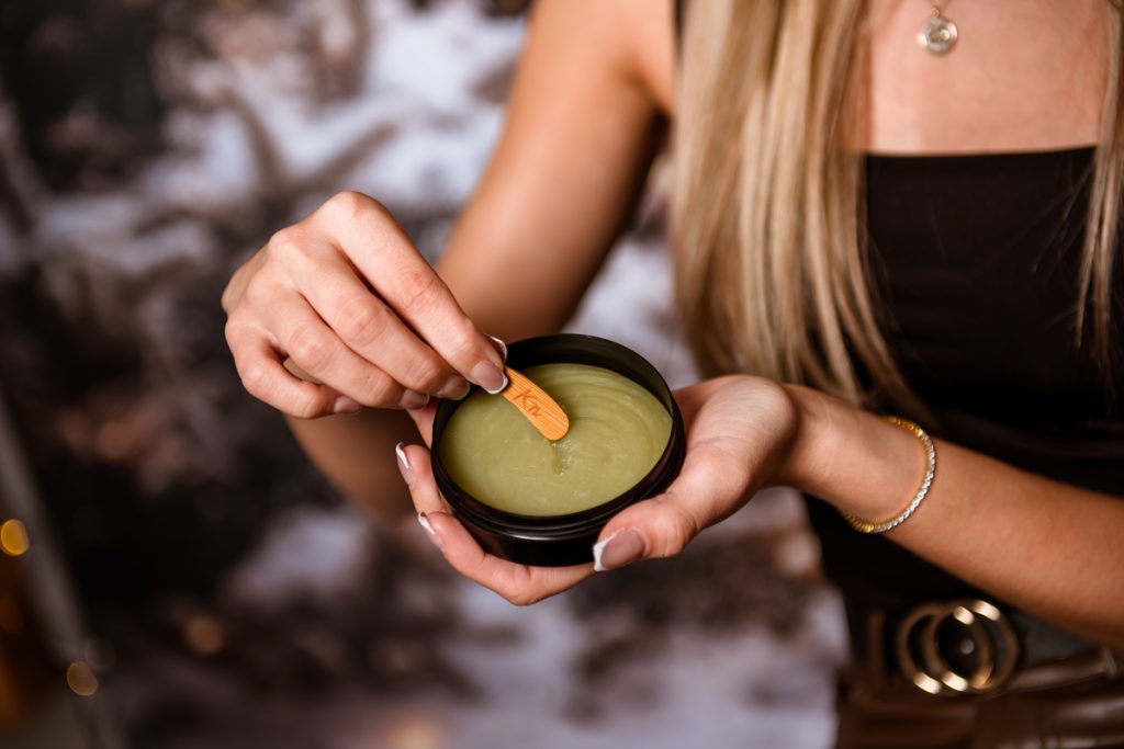 Negovalno mazilo Karbonoir za suho kožo