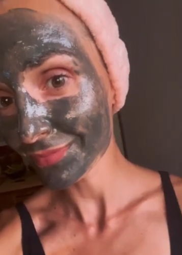 Črna maska z aktiviranim ogljem (50 ml) photo review